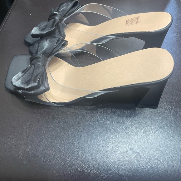 Heels - Picture 2 of 3